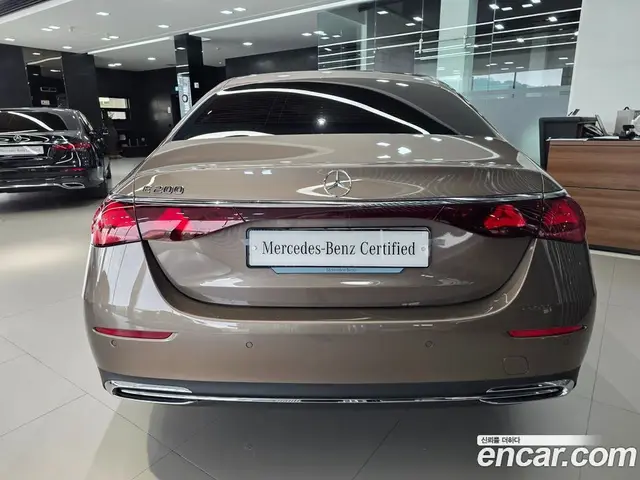 Mercedes-Benz E-Class 2025 2.0 автомат (гидро), миниатюра 4