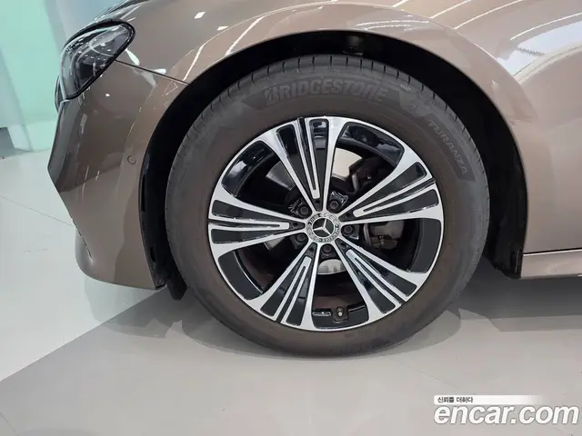 Mercedes-Benz E-Class 2025 2.0 автомат (гидро), миниатюра 5