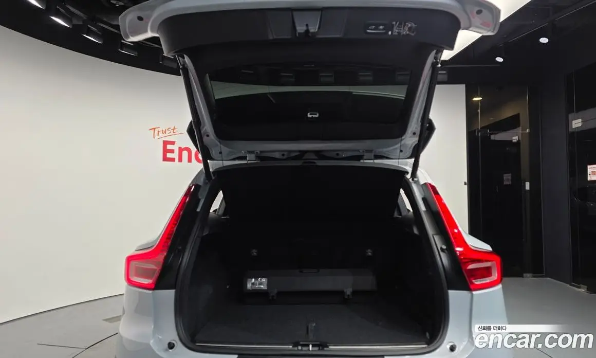 Volvo XC40 2020 2.0 автомат (гидро), фото 20