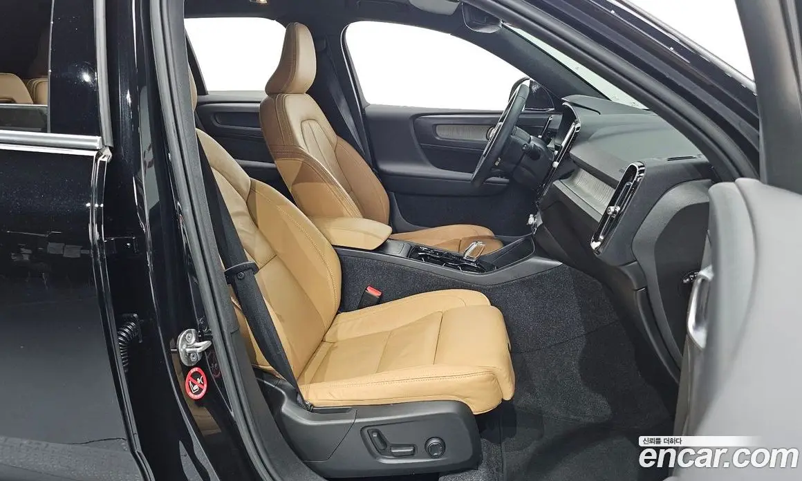 Volvo XC40 2022 2.0 автомат (гидро), фото 13