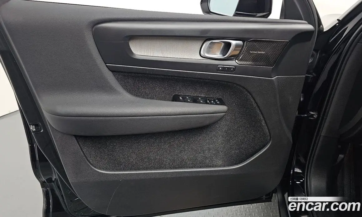 Volvo XC40 2022 2.0 автомат (гидро), фото 14