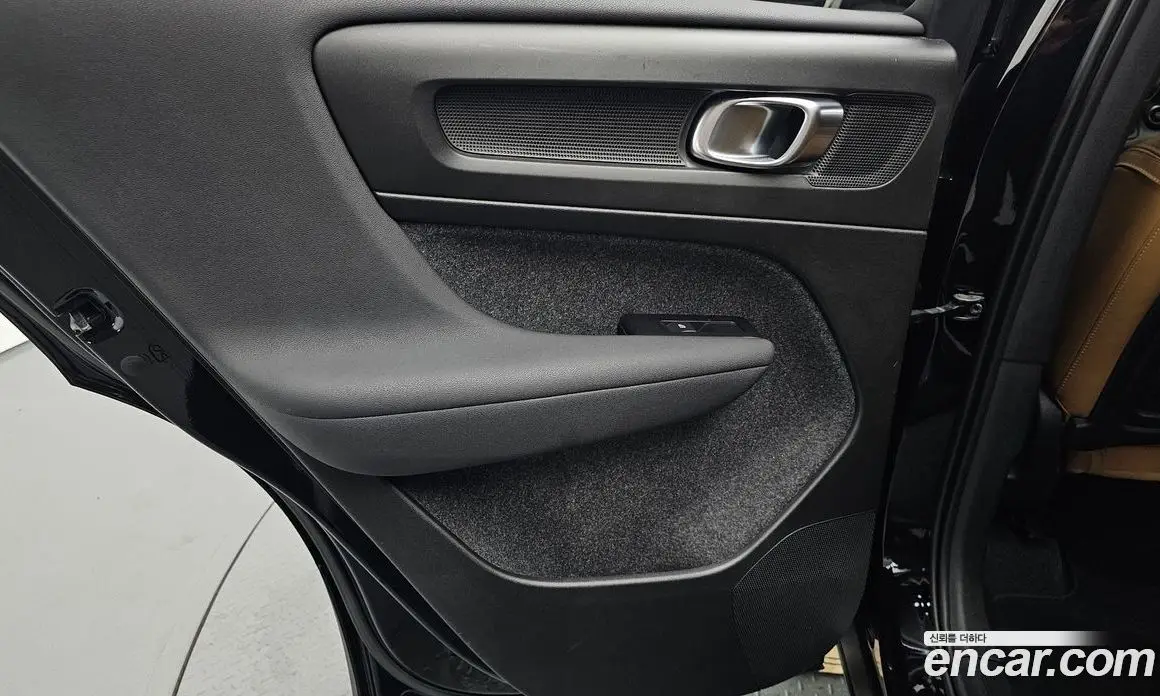 Volvo XC40 2022 2.0 автомат (гидро), фото 15