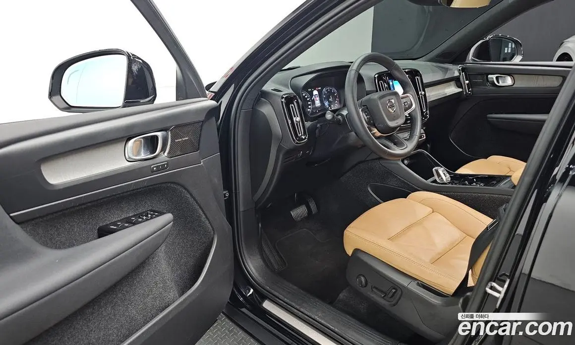Volvo XC40 2022 2.0 автомат (гидро), фото 17