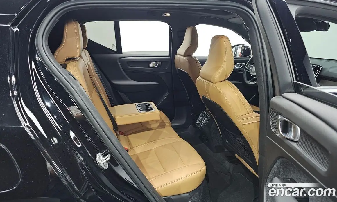 Volvo XC40 2022 2.0 автомат (гидро), фото 18