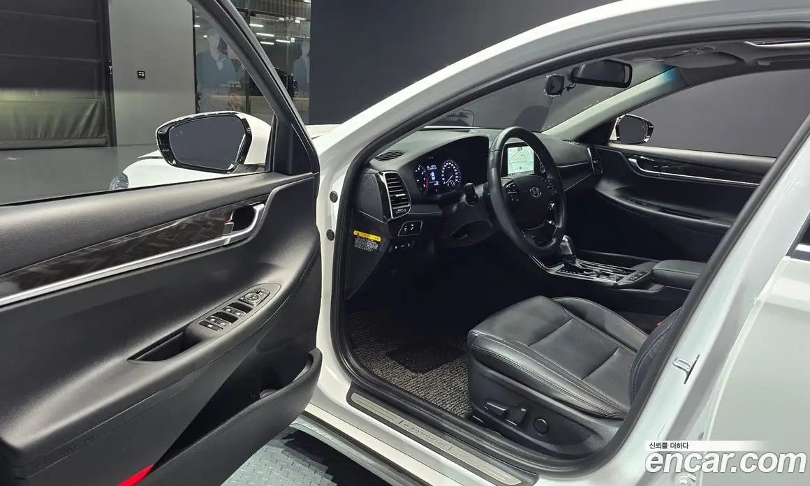 Hyundai Grandeur 2016 2.4 автомат (гидро), фото 13