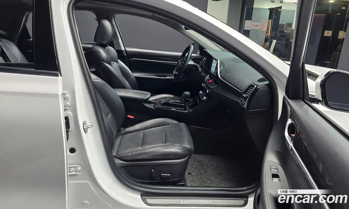 Hyundai Grandeur 2016 2.4 автомат (гидро), фото 17