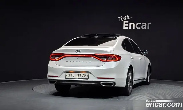 Hyundai Grandeur 2016 2.4 автомат (гидро), миниатюра 4