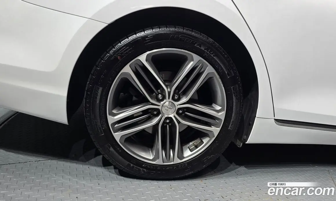 Hyundai Grandeur 2016 2.4 автомат (гидро), фото 5