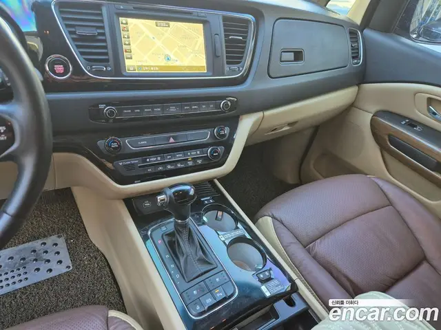 Kia Carnival 2015 2.2 автомат (гидро), миниатюра 11