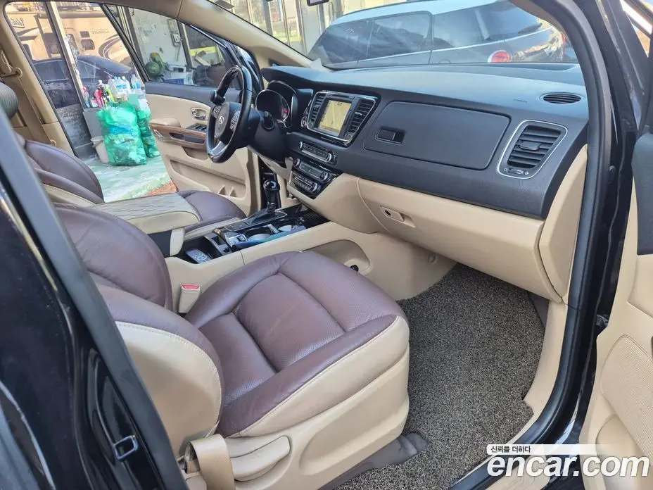 Kia Carnival 2015 2.2 автомат (гидро), фото 17