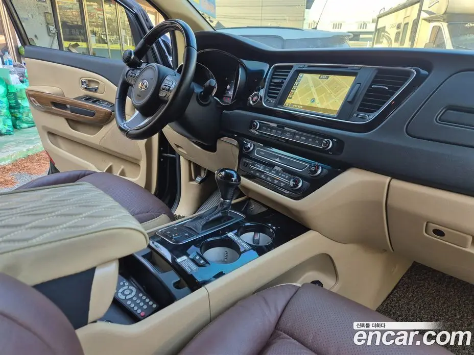Kia Carnival 2015 2.2 автомат (гидро), фото 18
