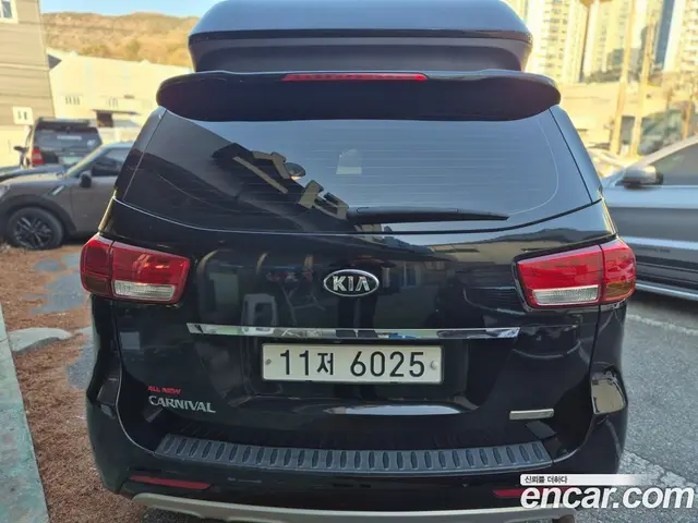 Kia Carnival 2015 2.2 автомат (гидро), миниатюра 4