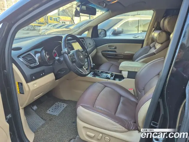 Kia Carnival 2015 2.2 автомат (гидро), миниатюра 8