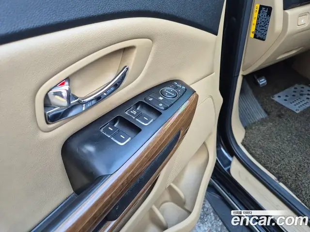 Kia Carnival 2015 2.2 автомат (гидро), миниатюра 9