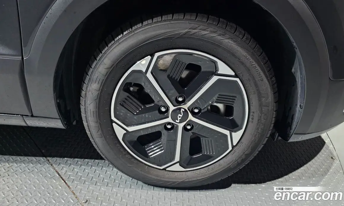 Kia Niro 2022 1.6 автомат (гидро), фото 5