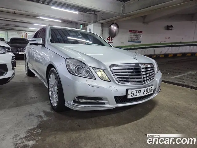 Mercedes-Benz E-Class 2011 3.5 автомат (гидро), миниатюра 1