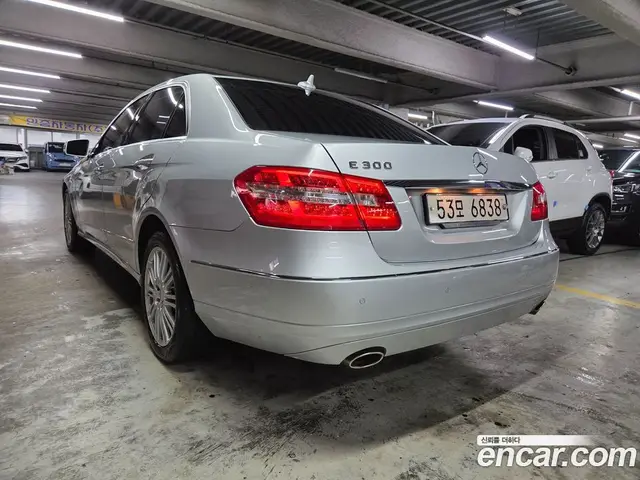 Mercedes-Benz E-Class 2011 3.5 автомат (гидро), миниатюра 2