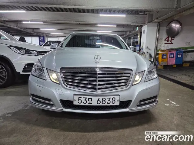 Mercedes-Benz E-Class 2011 3.5 автомат (гидро), миниатюра 3