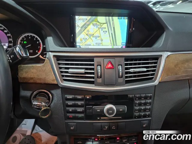 Mercedes-Benz E-Class 2011 3.5 автомат (гидро), миниатюра 7