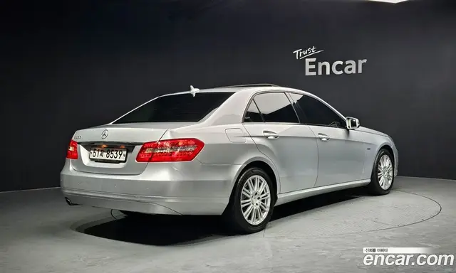 Mercedes-Benz E-Class 2011 1.8 автомат (гидро), миниатюра 2