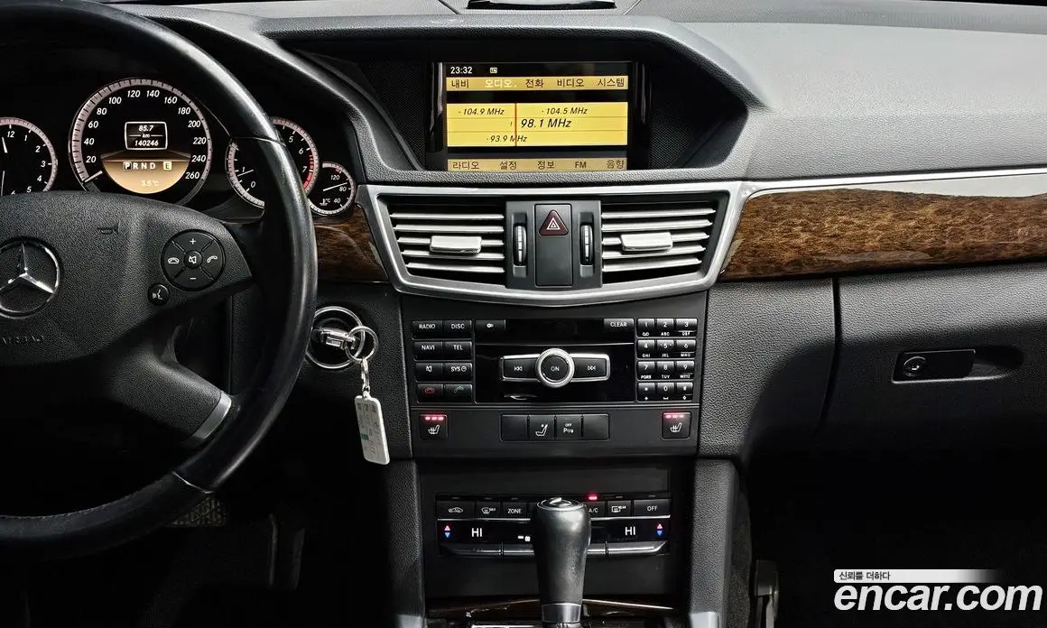 Mercedes-Benz E-Class 2011 1.8 автомат (гидро), фото 16