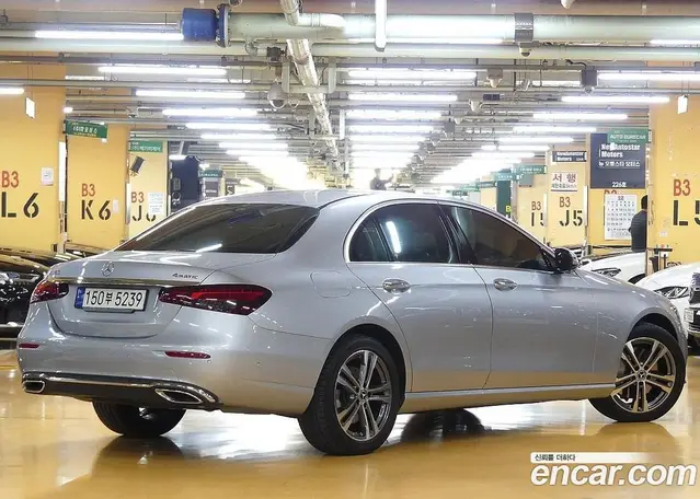 Mercedes-Benz E-Class 2022 2.0 автомат (гидро), миниатюра 2
