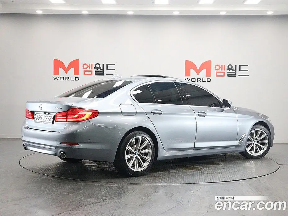 BMW 5 серия 2018 2.0 автомат (гидро), фото 2