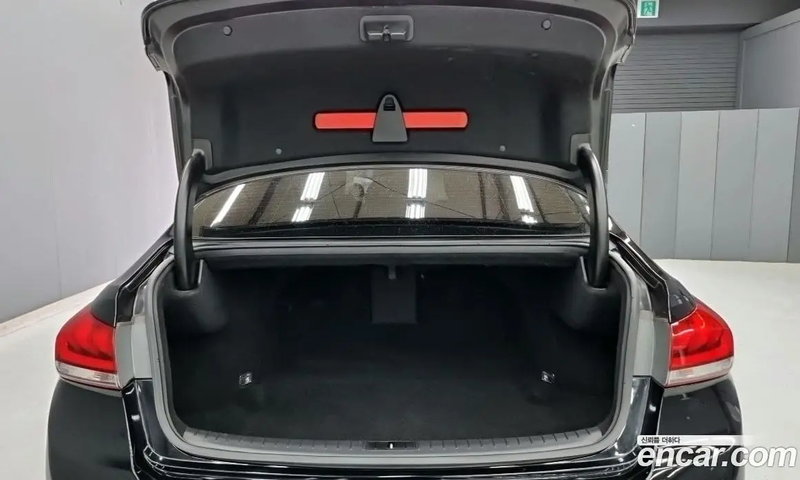 Hyundai Genesis 2016 3.8 автомат (гидро), фото 16