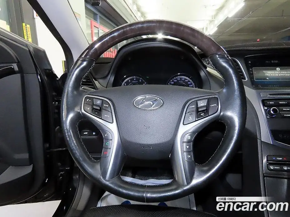 Hyundai Grandeur 2016 3.0 автомат (гидро), фото 8