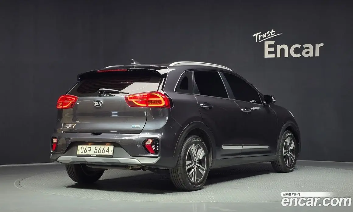 Kia Niro 2019 1.6 автомат (гидро), фото 2