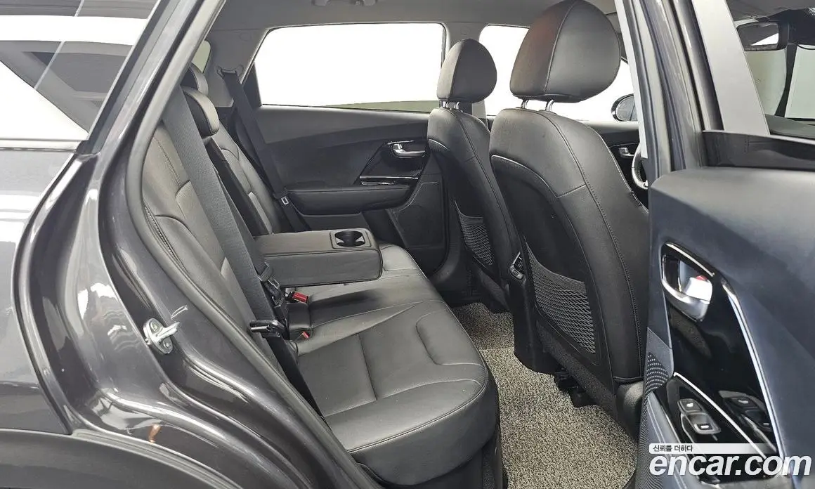 Kia Niro 2019 1.6 автомат (гидро), фото 12