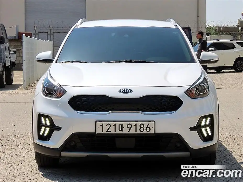 Kia Niro 2021 1.6 автомат (гидро), фото 1