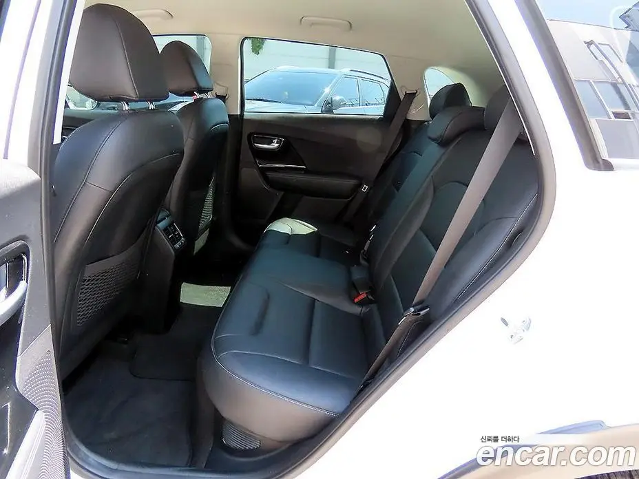Kia Niro 2021 1.6 автомат (гидро), фото 6