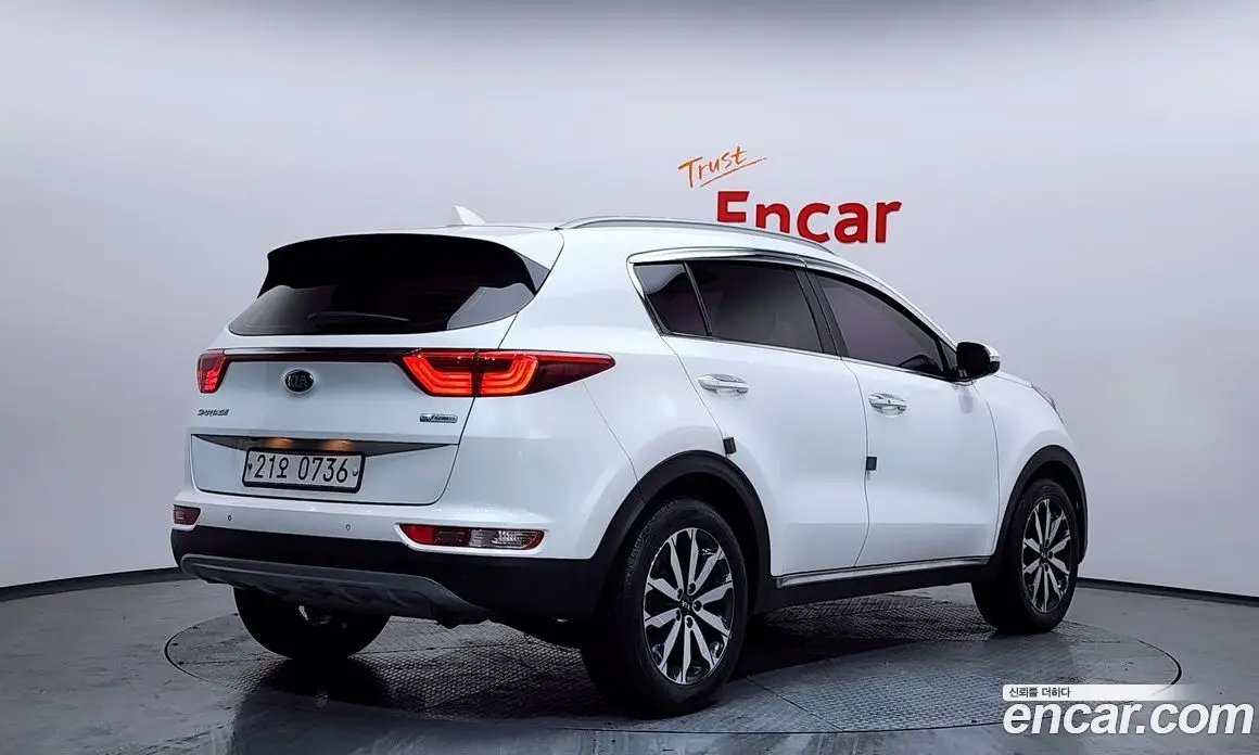 Kia Sportage 2016 1.7 автомат (гидро), фото 2