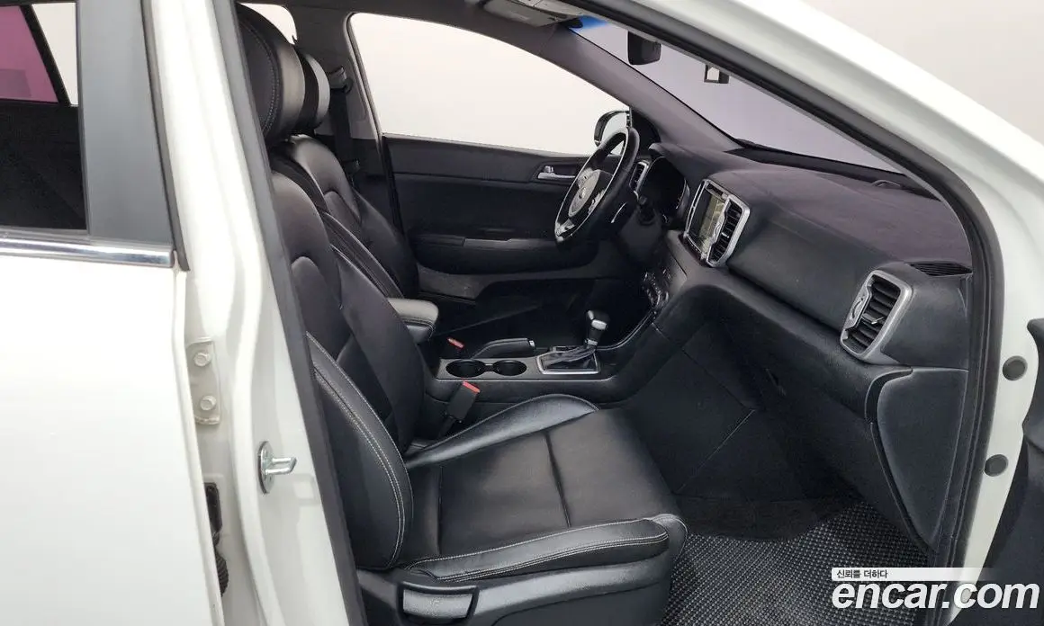 Kia Sportage 2016 1.7 автомат (гидро), фото 11