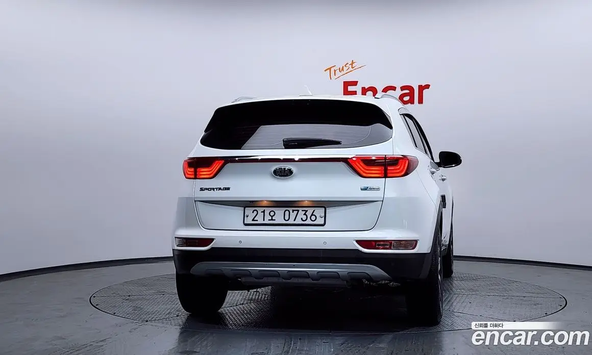 Kia Sportage 2016 1.7 автомат (гидро), фото 4