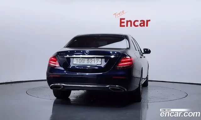 Mercedes-Benz E-Class 2019 2.0 автомат (гидро), миниатюра 4