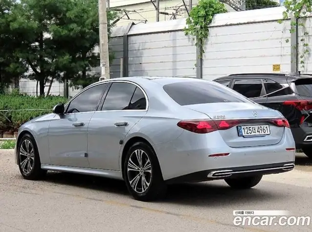 Mercedes-Benz E-Class 2024 2.0 автомат (гидро), миниатюра 3