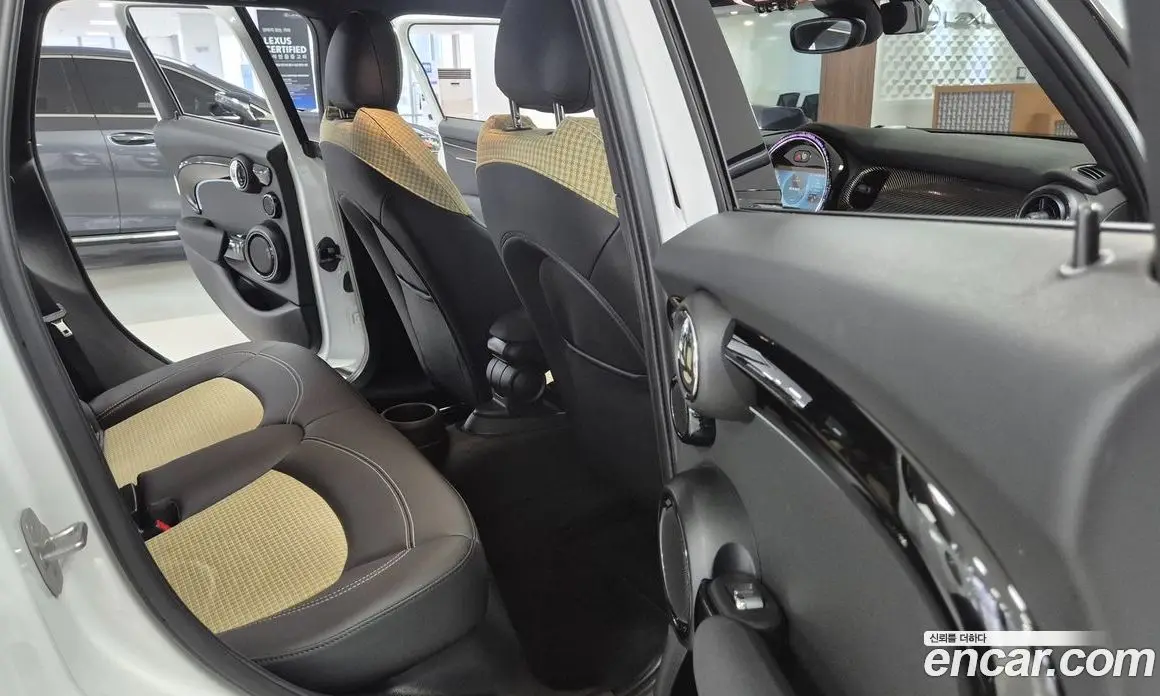 Mini Cooper 2023 2.0 автомат (гидро), фото 12