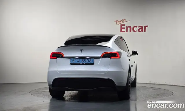 Tesla Model Y 2022 0.2 автомат (гидро), миниатюра 3