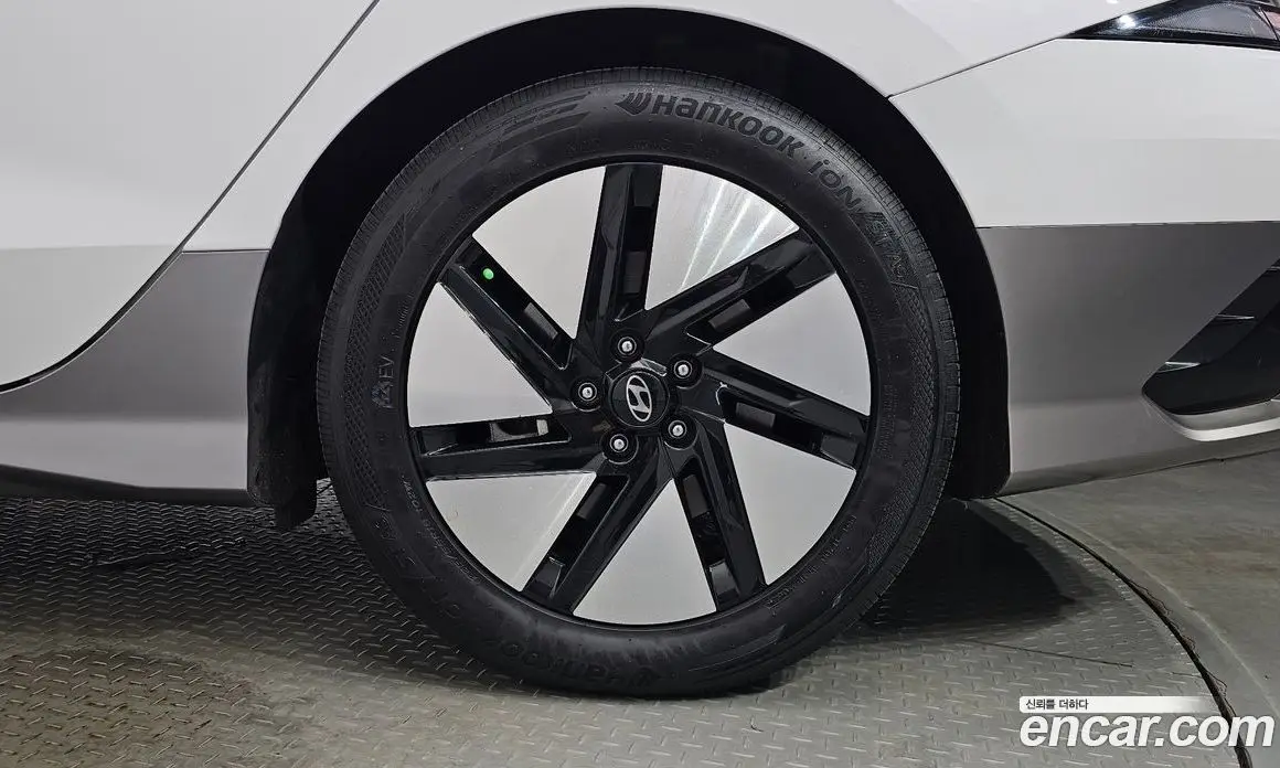 Hyundai Ioniq 6 2022 0.1 автомат (гидро), фото 6