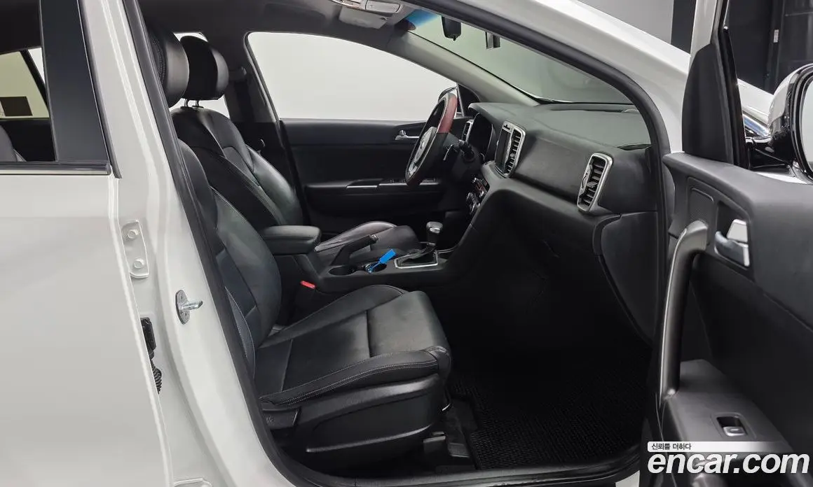 Kia Sportage 2016 1.7 автомат (гидро), фото 16
