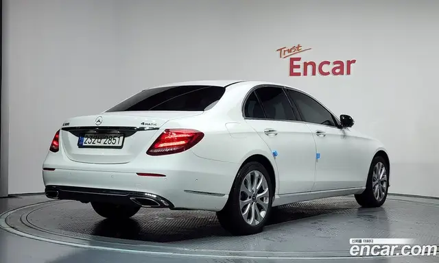 Mercedes-Benz E-Class 2018 2.0 автомат (гидро), миниатюра 2