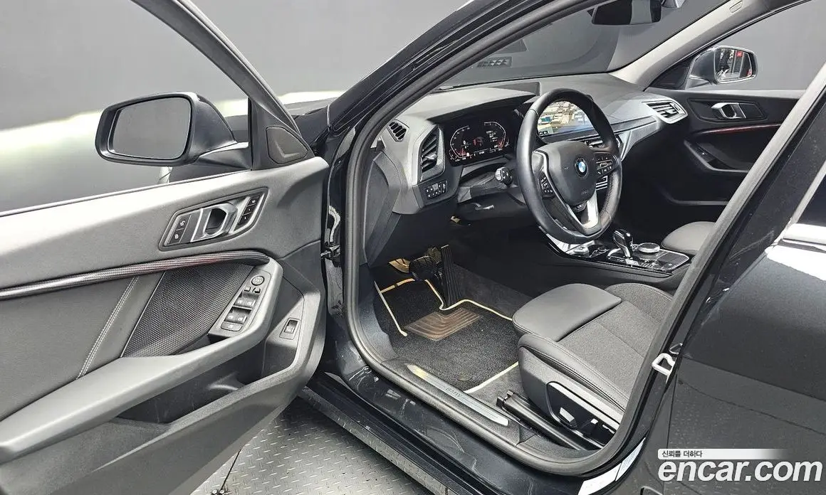 BMW 1 серия 2023 2.0 автомат (гидро), фото 13