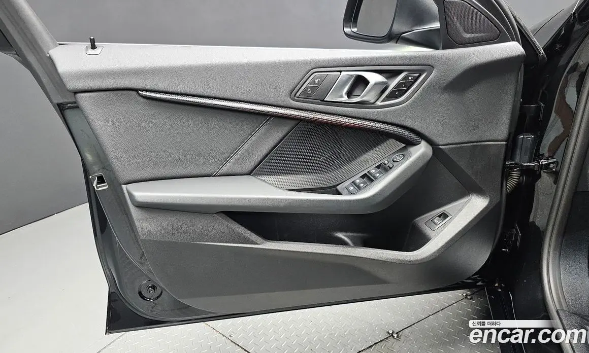 BMW 1 серия 2023 2.0 автомат (гидро), фото 14