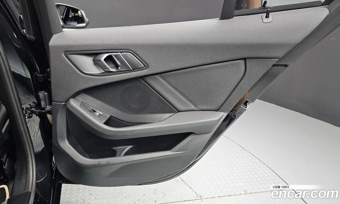 BMW 1 серия 2023 2.0 автомат (гидро), фото 15