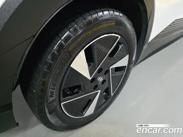 Hyundai Ioniq 5 2024 0.1 автомат (гидро), миниатюра 5