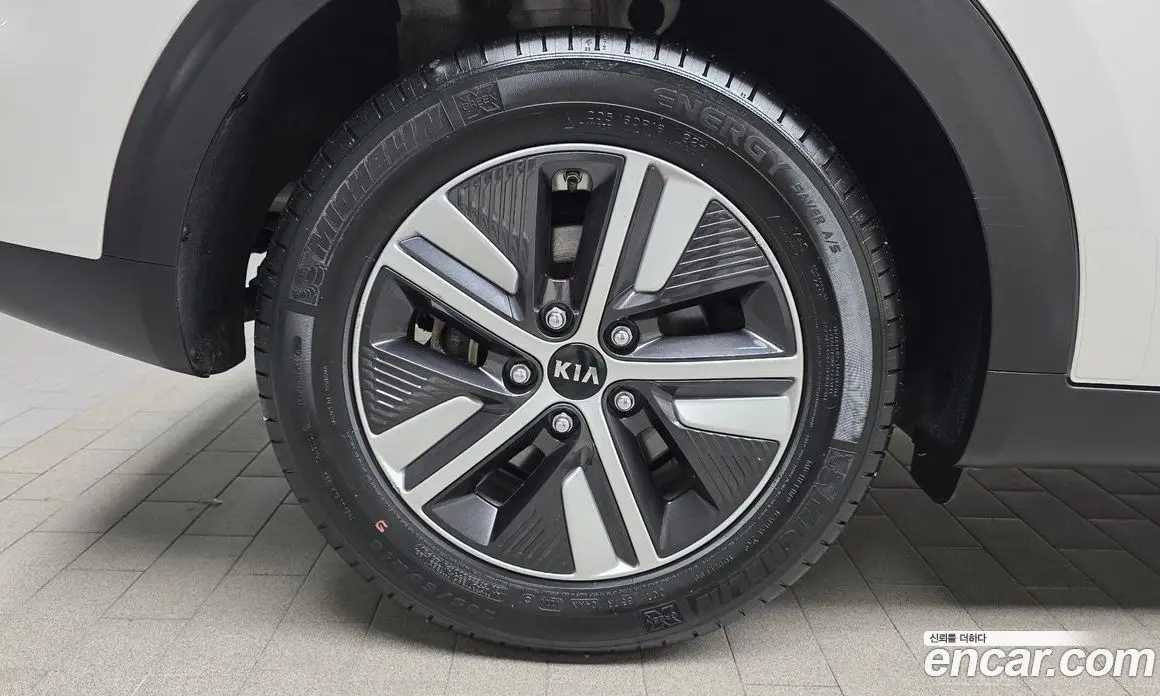 Kia Niro 2020 1.6 автомат (гидро), фото 5
