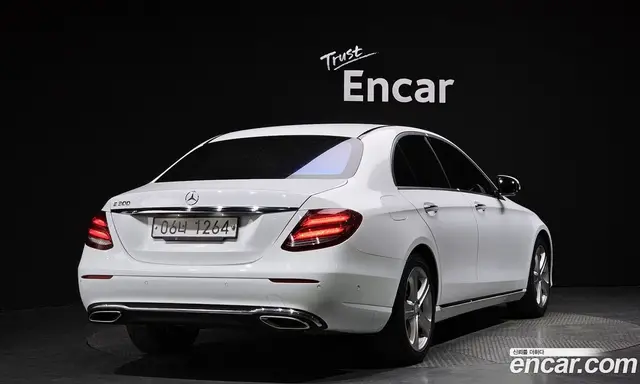 Mercedes-Benz E-Class 2017 2.0 автомат (гидро), миниатюра 2