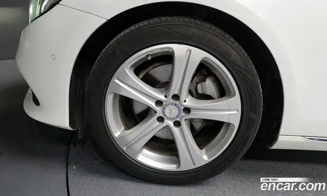 Mercedes-Benz E-Class 2017 2.0 автомат (гидро), миниатюра 5